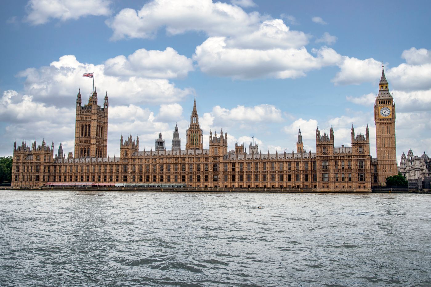 Big Ben et le palais de Westminster au bord de la Tamise